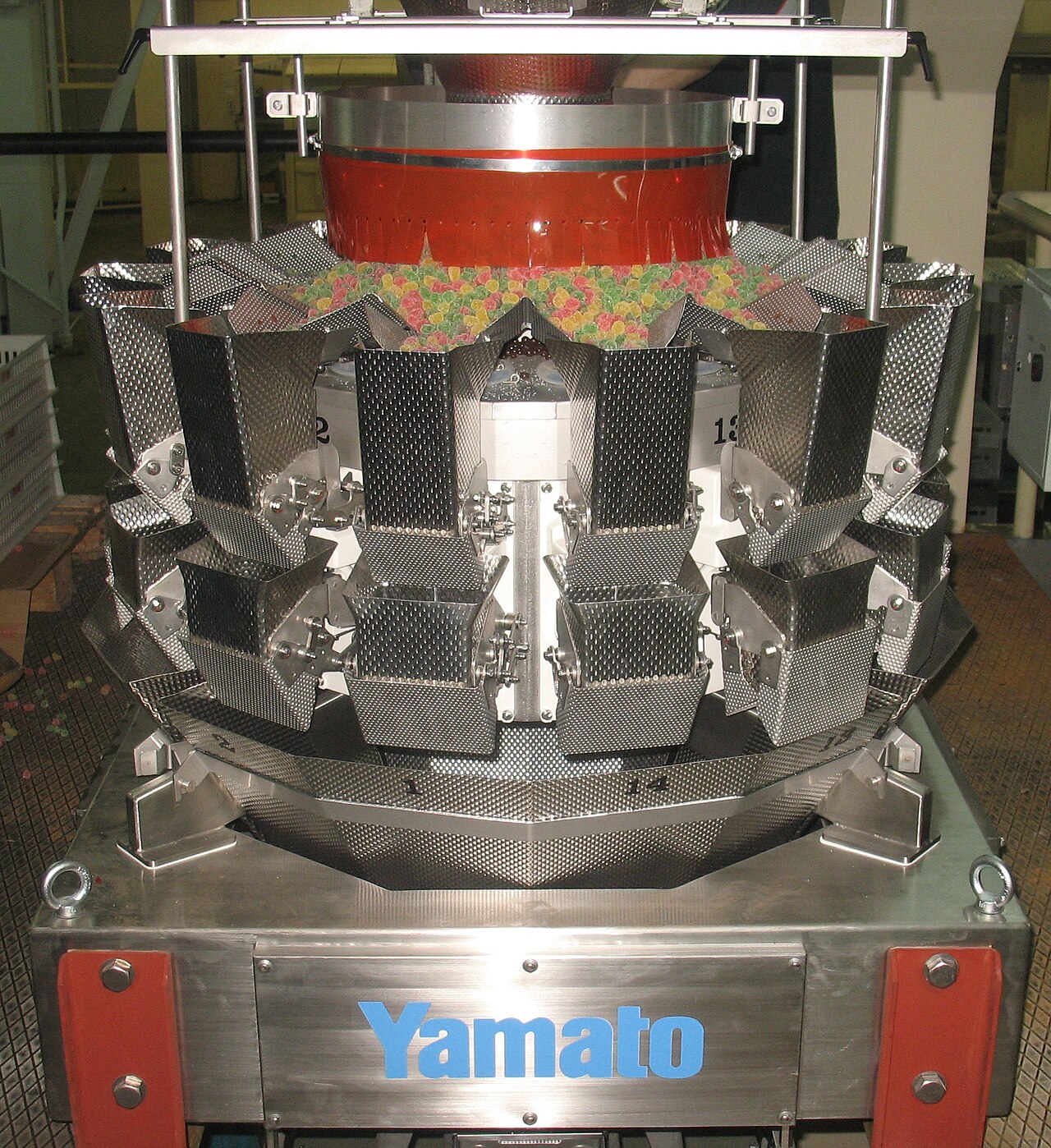 Balança multicabeçote industrial utilizada para dosagem automática